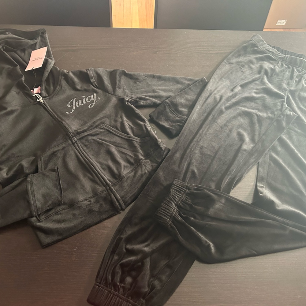 NWT Juicy Couture Velour licorice black Track Suit sweatsuit size large wome…